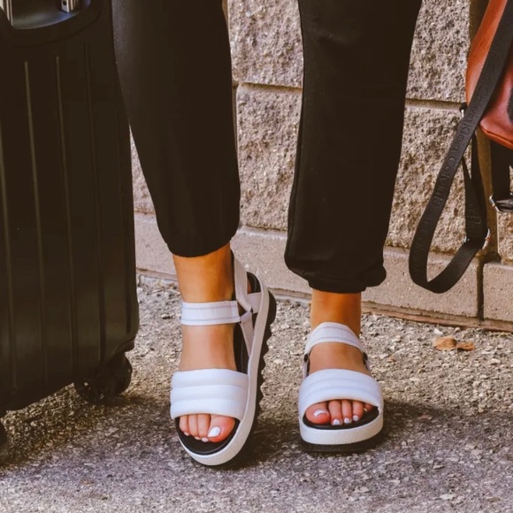 Cougar sandals - Picture 3 of 3